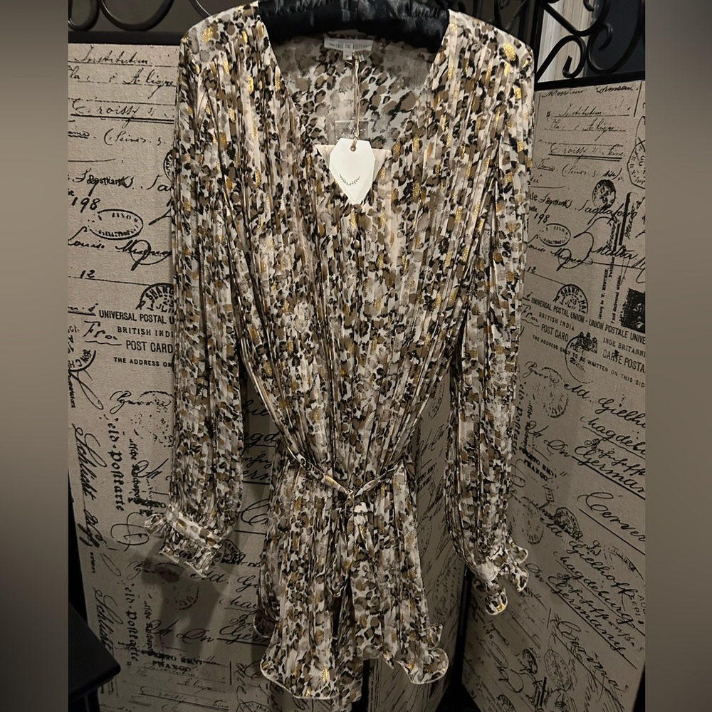 FREE THE ROSES || NWT|| Womens Medium || Ruffle Gold Animal Print Mini Dress
